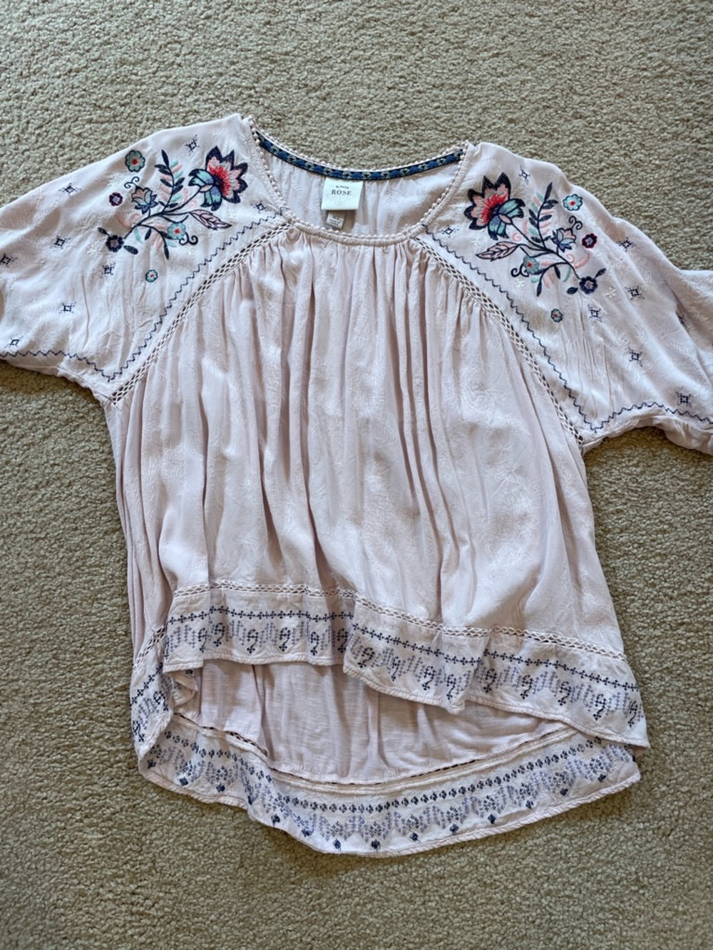 Super cute Knox Rose Hi Low blouse